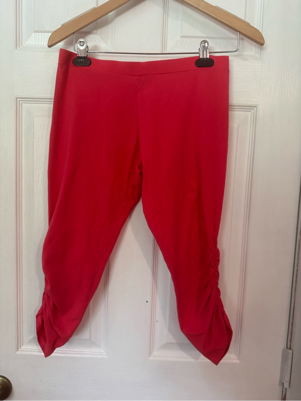 Women’s Coral Ruched Capri Leggings